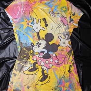 Minnie Mouse DISNEY Graphic Tee Size SMALL